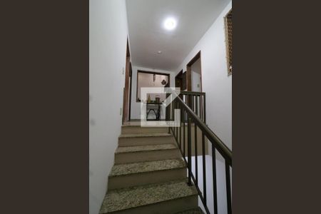 Casa à venda com 157m², 3 quartos e 2 vagasEscada