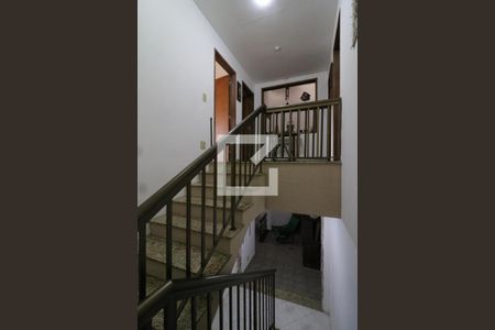 Casa à venda com 157m², 3 quartos e 2 vagasEscada