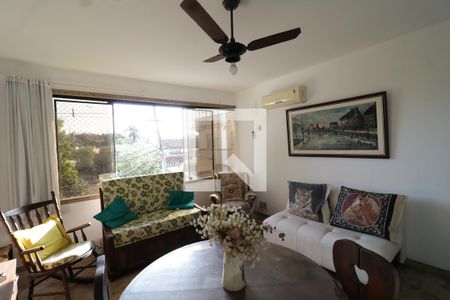 Sala de casa à venda com 3 quartos, 157m² em Jardim Guanabara, Rio de Janeiro