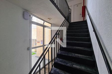 Apartamento para alugar com 49m², 2 quartos e 1 vaga Apartamento para alugar com 49m², 2 quartos e 1 vagaEscada