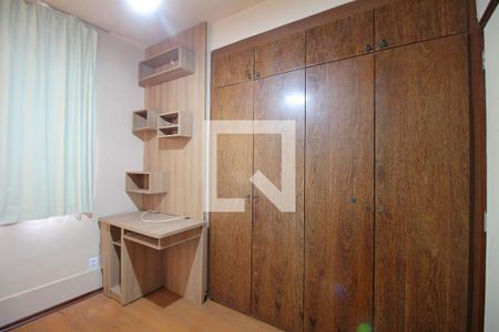 Quarto 2 de apartamento para alugar com 2 quartos, 59m² em Lourdes, Belo Horizonte