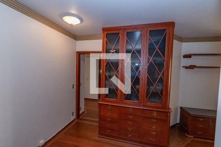 Sala de TV  de apartamento à venda com 3 quartos, 170m² em Cambuí, Campinas