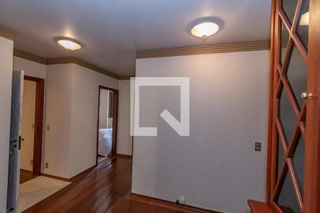 Sala de TV  de apartamento à venda com 3 quartos, 170m² em Cambuí, Campinas