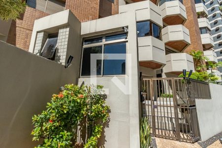 Apartamento à venda com 170m², 3 quartos e 2 vagasFachada e portaria