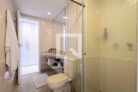 Apartamento à venda com 164m², 4 quartos e 3 vagasBanheiro da Suíte 2 e 3