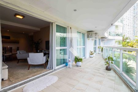 Apartamento à venda com 164m², 4 quartos e 3 vagasVaranda