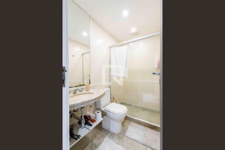 Apartamento à venda com 164m², 4 quartos e 3 vagasBanheiro da Suíte 1