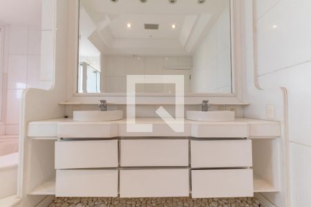 Apartamento à venda com 420m², 3 quartos e 5 vagasBanheiro do Quarto 1