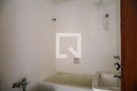 Banheiro de apartamento à venda com 1 quarto, 40m² em Funcionários, Belo Horizonte