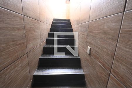 Escada de apartamento para alugar com 3 quartos, 360m² em Residencial Fidelis, Goiânia