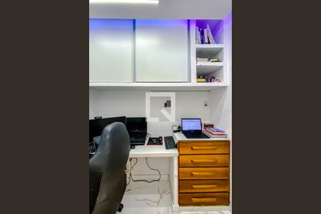 Apartamento à venda com 75m², 3 quartos e 1 vagaEscritório