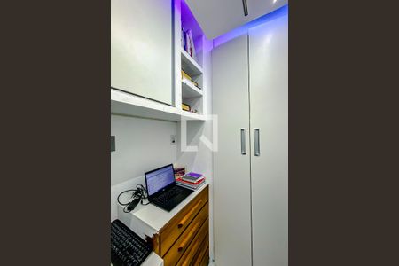 Apartamento à venda com 75m², 3 quartos e 1 vagaEscritório