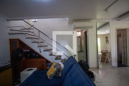 Sala de casa de condomínio à venda com 4 quartos, 197m² em Recreio dos Bandeirantes, Rio de Janeiro