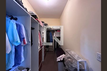 Casa à venda com 405m², 4 quartos e 4 vagasCloset Suíte 