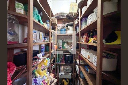 Casa à venda com 405m², 4 quartos e 4 vagasDespensa