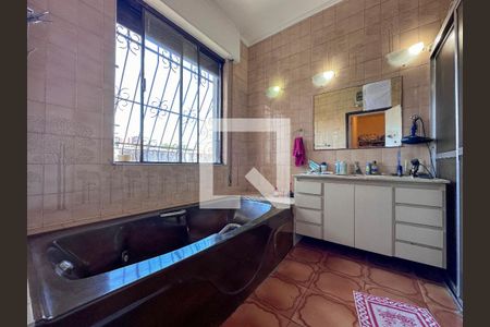 Casa à venda com 405m², 4 quartos e 4 vagasBanheiro Suíte 