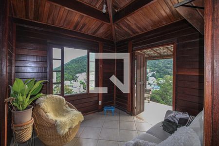 Sala de casa de condomínio à venda com 2 quartos, 650m² em Vargem Grande, Rio de Janeiro