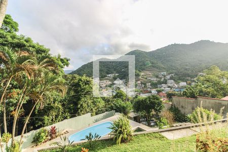 Casa de condomínio à venda com 650m², 2 quartos e 1 vagaÁrea externa