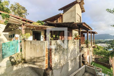 Casa de condomínio à venda com 650m², 2 quartos e 1 vagaÁrea externa