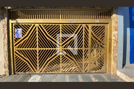 Casa à venda com 190m², 4 quartos e 2 vagas Casa à venda com 190m², 4 quartos e 2 vagasFachada