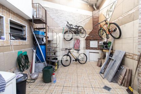 Casa à venda com 190m², 4 quartos e 2 vagas Casa à venda com 190m², 4 quartos e 2 vagasÁrea de Serviço