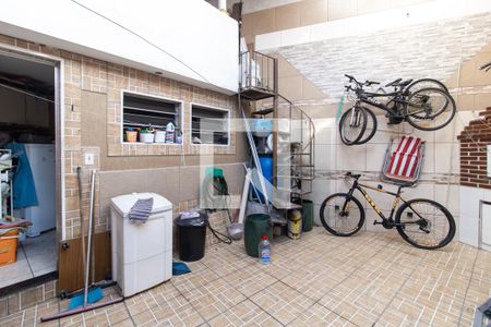 Casa à venda com 190m², 4 quartos e 2 vagas Casa à venda com 190m², 4 quartos e 2 vagasÁrea de Serviço