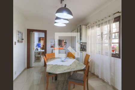 Casa para alugar com 400m², 5 quartos e 3 vagas Casa para alugar com 400m², 5 quartos e 3 vagasCopa