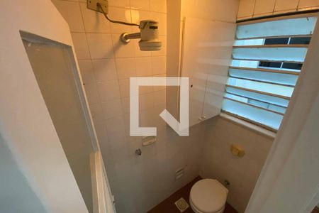 Banheiro de serviço de apartamento para alugar com 2 quartos, 86m² em Laranjeiras, Rio de Janeiro