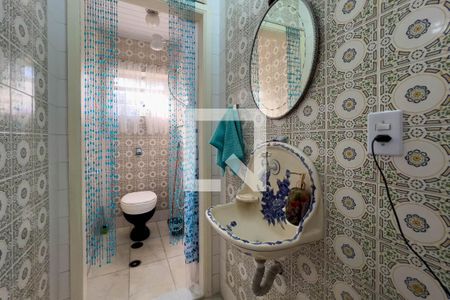 Casa à venda com 200m², 3 quartos e 2 vagas Casa à venda com 200m², 3 quartos e 2 vagasBanheiro