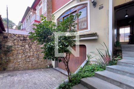 Casa à venda com 200m², 3 quartos e 2 vagas Casa à venda com 200m², 3 quartos e 2 vagasEntrada