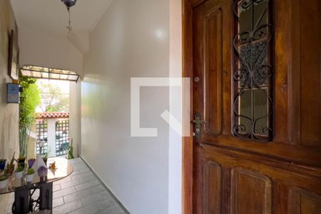 Casa à venda com 200m², 3 quartos e 2 vagas Casa à venda com 200m², 3 quartos e 2 vagasEntrada