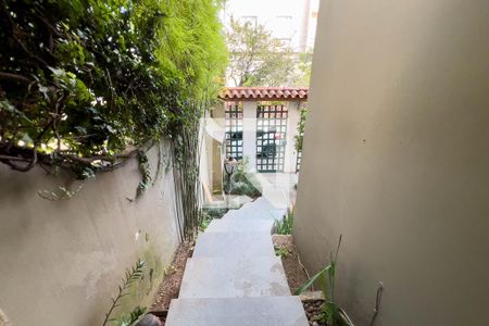 Casa à venda com 200m², 3 quartos e 2 vagas Casa à venda com 200m², 3 quartos e 2 vagasEntrada