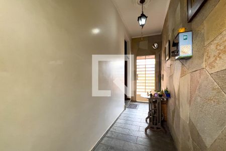 Casa à venda com 200m², 3 quartos e 2 vagas Casa à venda com 200m², 3 quartos e 2 vagasEntrada