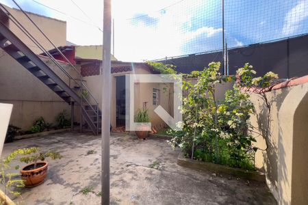 Casa à venda com 200m², 3 quartos e 2 vagas Casa à venda com 200m², 3 quartos e 2 vagasQuintal