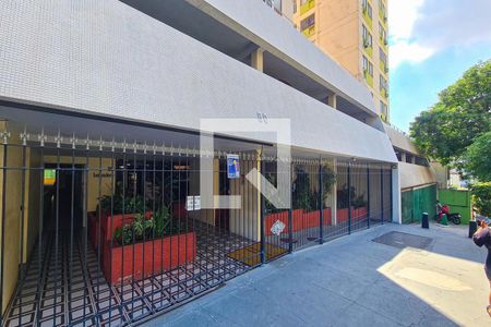 Apartamento para alugar com 60m², 2 quartos e 1 vagaFachada do Condomínio com placa