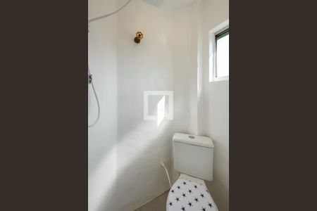Banheiro de kitnet/studio para alugar com 1 quarto, 21m² em Centro, Santos