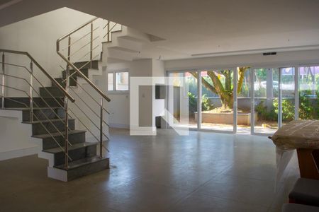Casa de condomínio para alugar com 300m², 3 quartos e 3 vagasSala