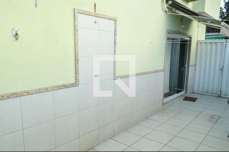 Casa de condomínio à venda com 134m², 3 quartos e 2 vagasQuintal