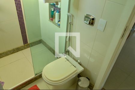 Casa de condomínio à venda com 134m², 3 quartos e 2 vagasBanheiro da Suíte