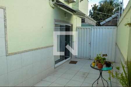 Casa de condomínio à venda com 134m², 3 quartos e 2 vagasQuintal