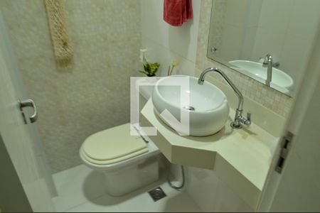 Casa de condomínio à venda com 134m², 3 quartos e 2 vagasLavabo