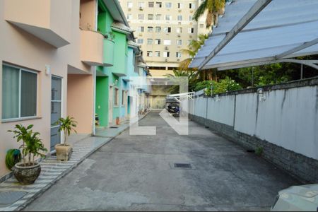 Casa de condomínio à venda com 134m², 3 quartos e 2 vagasQuintal