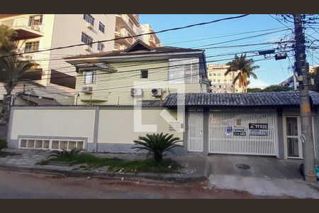 Casa de condomínio à venda com 134m², 3 quartos e 2 vagasQuintal