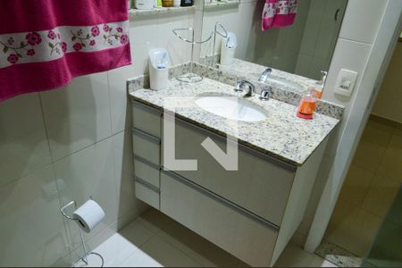 Casa de condomínio à venda com 134m², 3 quartos e 2 vagasBanheiro