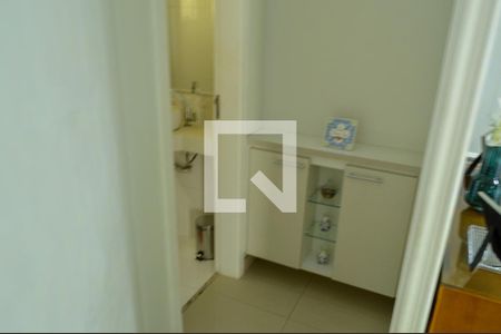 Casa de condomínio à venda com 134m², 3 quartos e 2 vagasLavabo