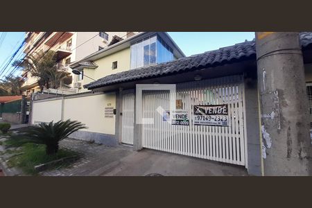 Casa de condomínio à venda com 134m², 3 quartos e 2 vagasFachada