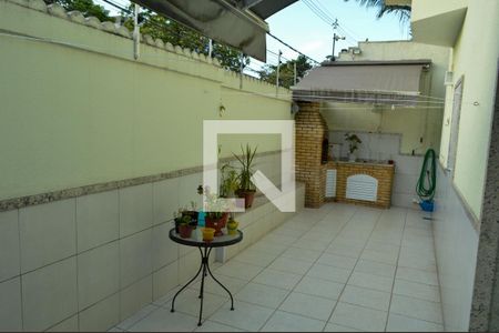 Casa de condomínio à venda com 134m², 3 quartos e 2 vagasQuintal