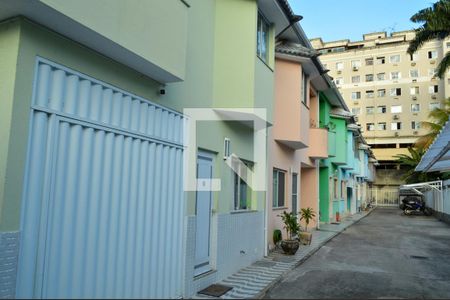 Casa de condomínio à venda com 134m², 3 quartos e 2 vagasFachada