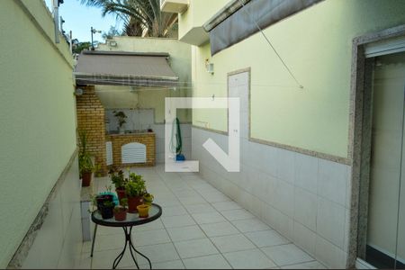 Casa de condomínio à venda com 134m², 3 quartos e 2 vagasQuintal