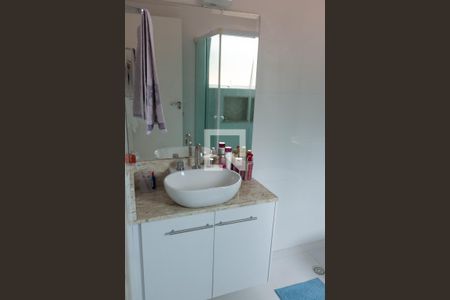 Casa à venda com 150m², 3 quartos e 4 vagas Casa à venda com 150m², 3 quartos e 4 vagasBanheiro da Suíte 2